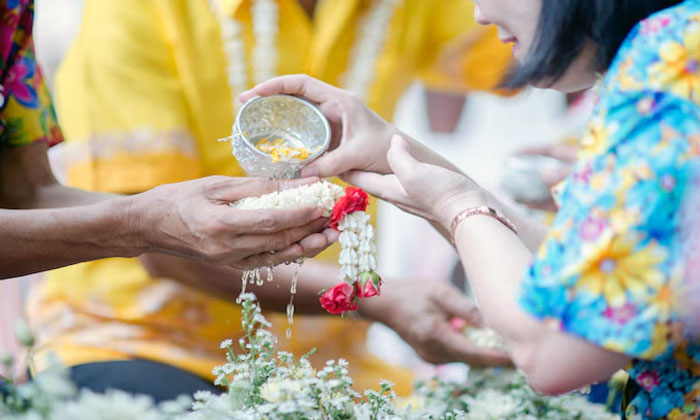 festival songkran di thailand