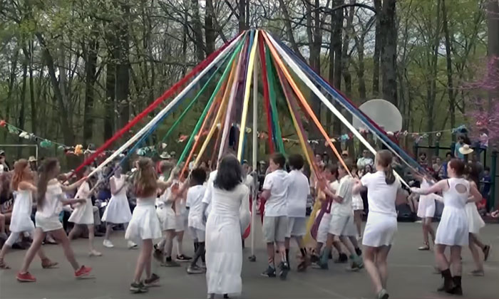 tradisi maypole dance di inggris