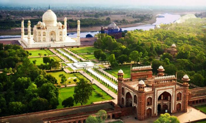 taj mahal monumen ikonik di agra india